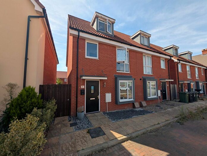 3 Bedroom Semi-Detached House For Sale In Velvet Close, Wymondham, NR18
