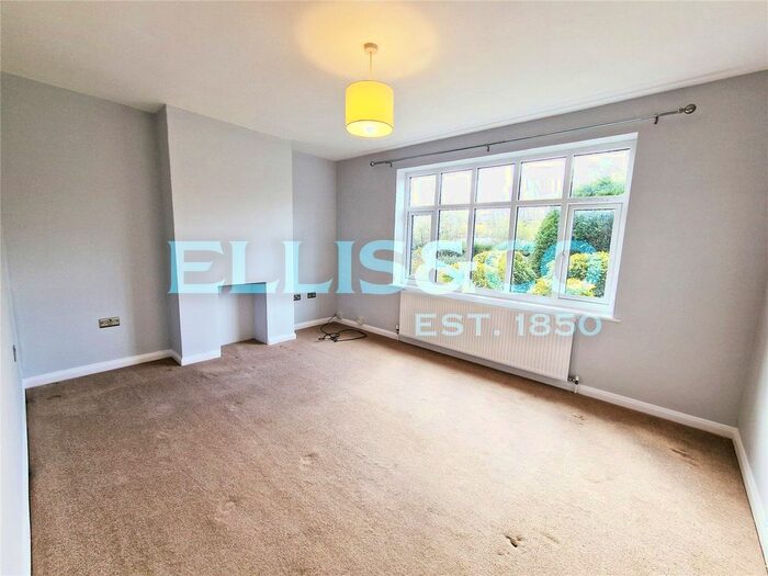 2 Bedroom Flat To Rent In Canons Park Close, Edgware, HA8