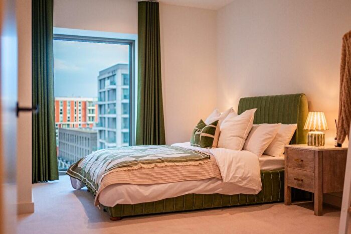 3 Bedroom Apartment For Sale In Starboard Way, London, E16