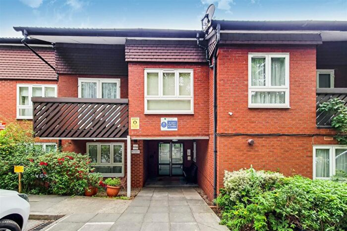 1 Bedroom Flat To Rent In Cedar Close, London, SE21