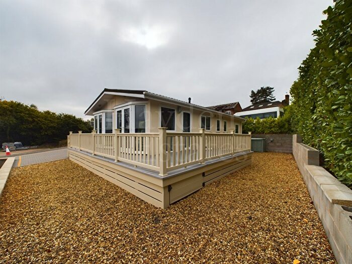 2 Bedroom Mobile/park Home For Sale In Castle Inn Holiday Park, Ford Street, Wigmore, Leominster, HR6