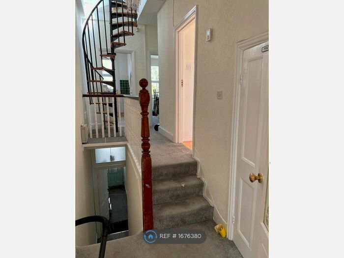 2 Bedroom Flat To Rent In Keston Road, London, N17