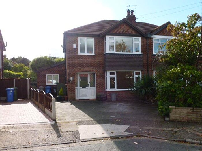 3 Bedroom Semi-Detached House To Rent In A Stunning Three-bedroom Semi-detached, M33
