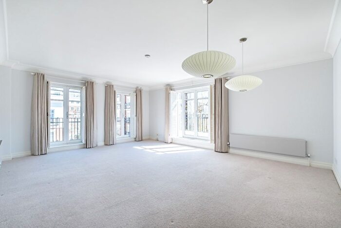 3 Bedroom Flat To Rent In St. Marys Gate, London, W8