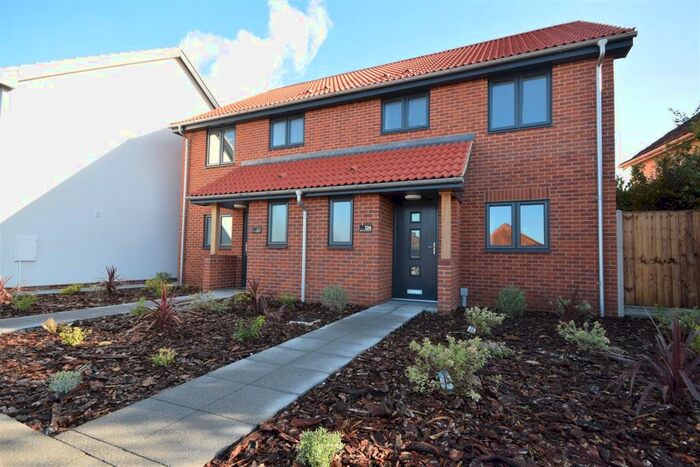 3 Bedroom Semi-Detached House To Rent In North Walsham Road, Norwich, NR6