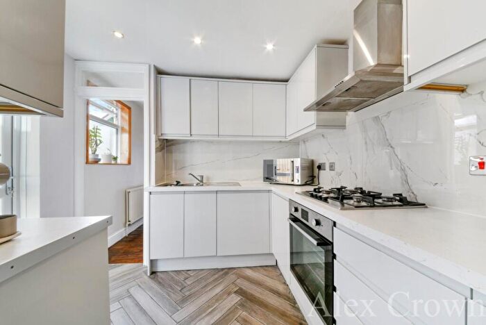 2 Bedroom Flat To Rent In Forest Road, Leytonstone, E11