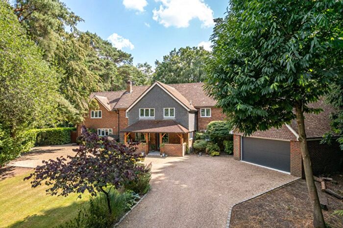 7 Bedroom Detached House For Sale In Pheasant Copse, Fleet, GU51