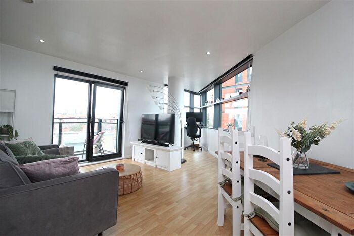 2 Bedroom Flat For Sale In Waterloo Street, Leeds, LS10
