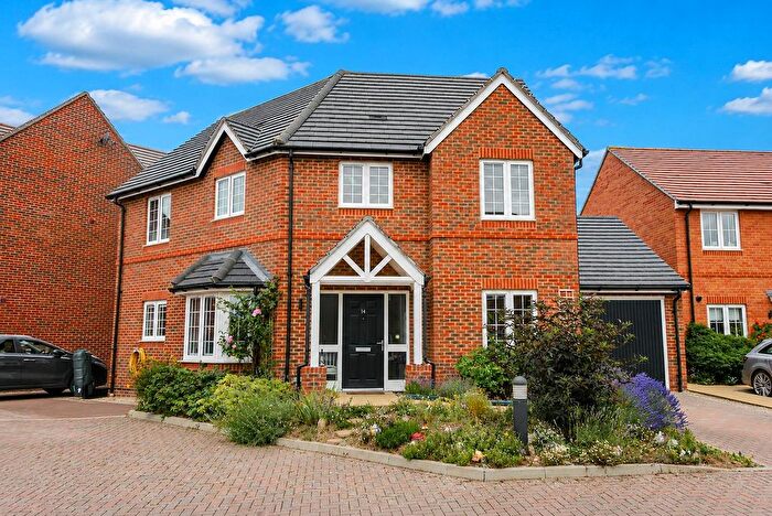4 Bedroom Detached House For Sale In Cheneys Piece, Benson, OX10