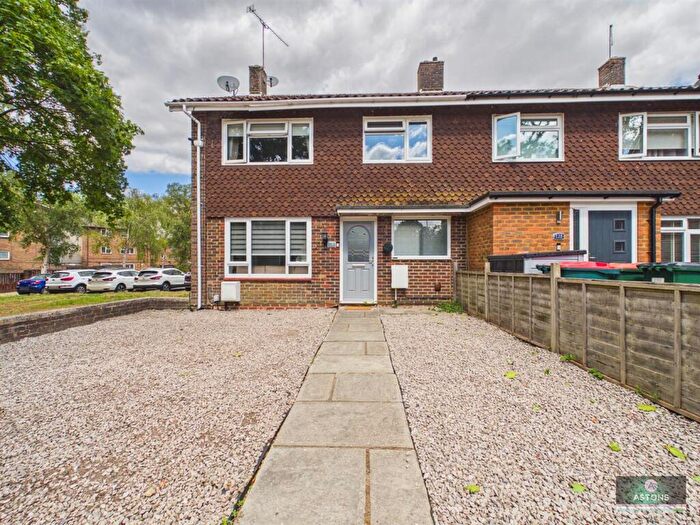 3 Bedroom End Of Terrace House For Sale In Gossops Drive, Crawley, RH11