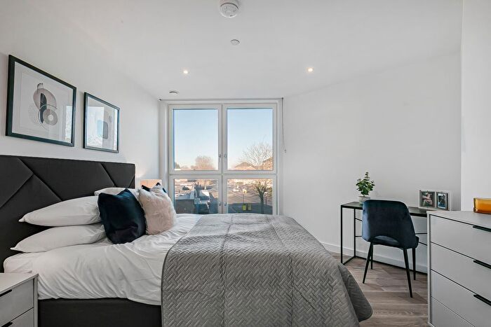 2 Bedroom Flat For Sale In Corner House, Town Centre, Hertfordshire, AL10