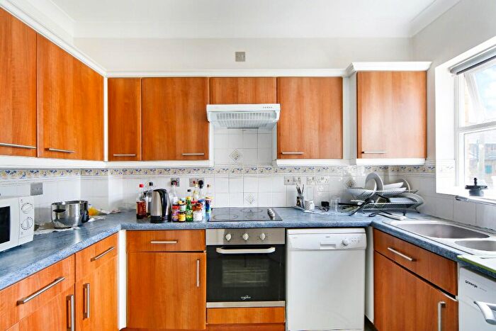 3 Bedroom Town House To Rent In Wycliffe Road, London, SW11