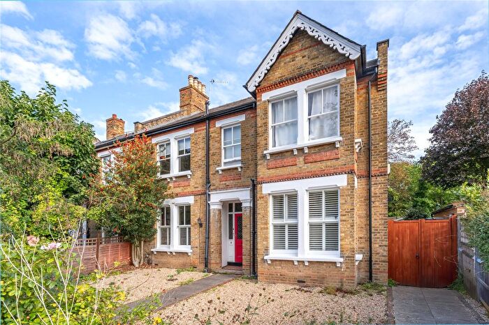 2 Bedroom Flat To Rent In Clarence Road, Teddington, TW11