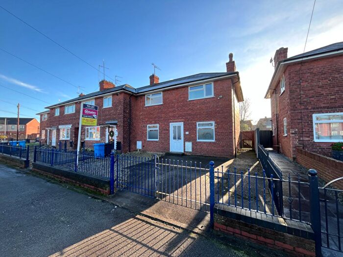 3 Bedroom Semi-Detached House To Rent In College Grove, Hull, HU9