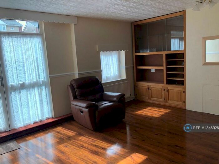 3 Bedroom Maisonette To Rent In Rocky Lane, Birmingham, B7