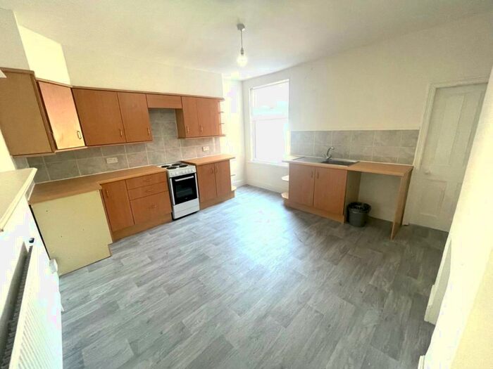 2 Bedroom Flat To Rent In Firthpark Road, Firth Park, S5