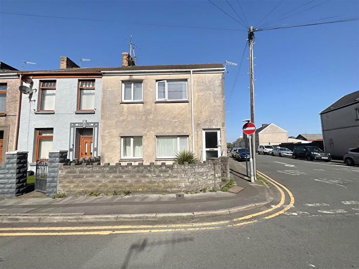 2 Bedroom Flat For Sale In High Street, Llanelli, SA15