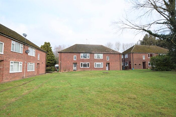 2 Bedroom Maisonette To Rent In Hinton Close, Crowthorne, Berkshire, RG45