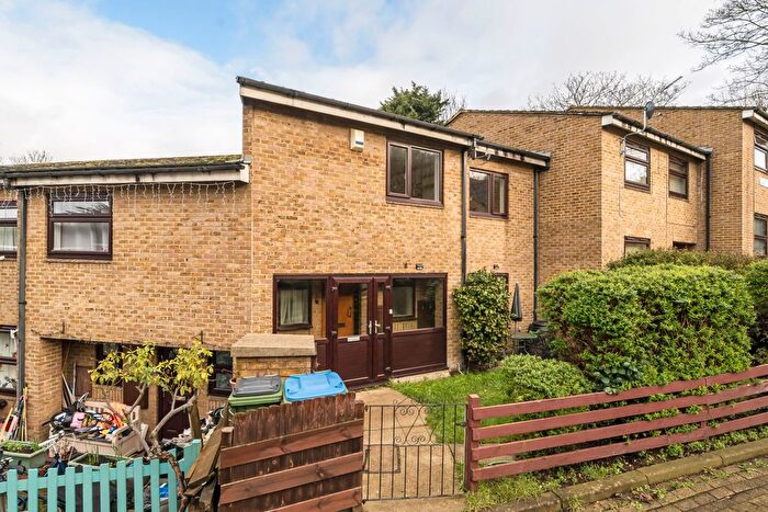 3 Bedroom Terraced House For Sale In Joyce Page Close, Charlton, London, SE7