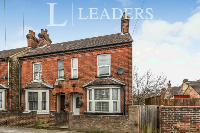 4 Bedroom Semi-Detached House To Rent In Sandhurst Place, Bedford, MK42