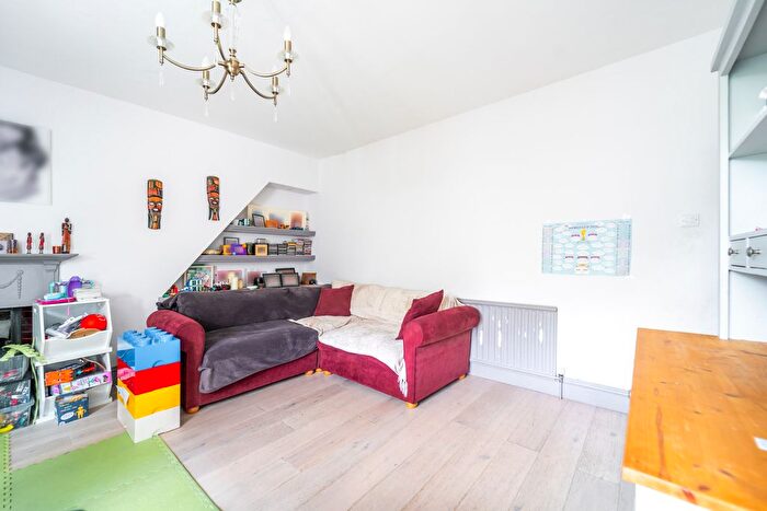 2 Bedroom Flat To Rent In Avenue Road, Highgate, London, N6