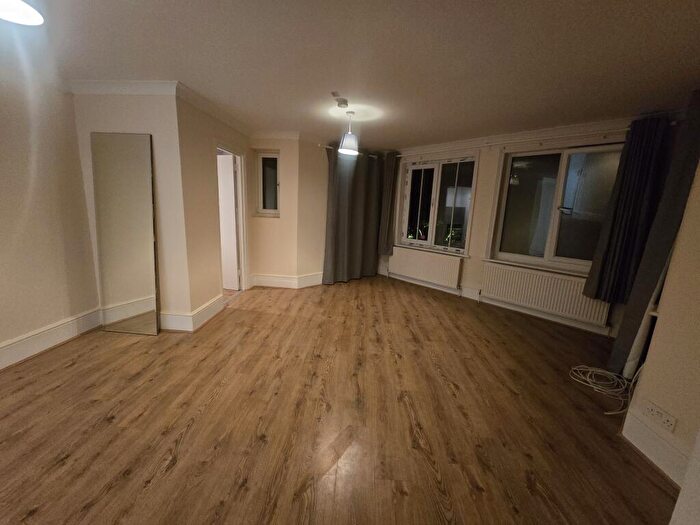 1 Bedroom Flat To Rent In Hill House, Park Hill, Carshalton, Sutton, SM5