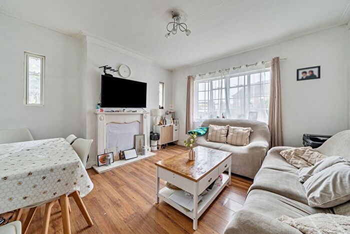 2 Bedroom Maisonette For Sale In Ealing Village, Ealing, London, W5