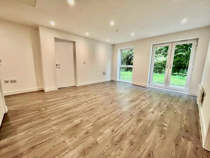 2 Bedroom Apartment To Rent In Alexandra Park, LS4