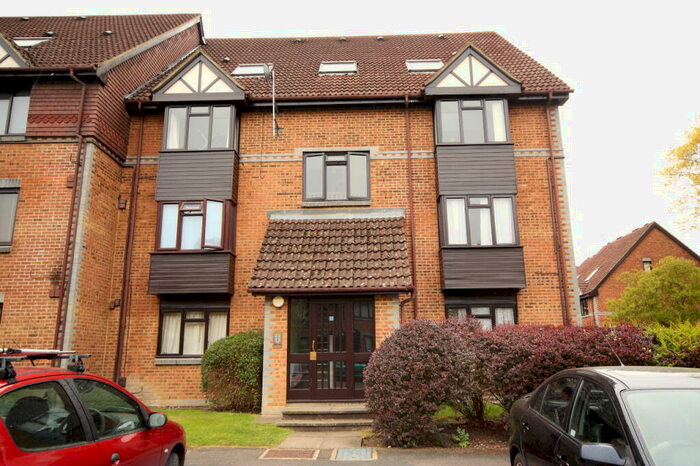 1 Bedroom Flat To Rent In Oriental Road, Woking, GU22