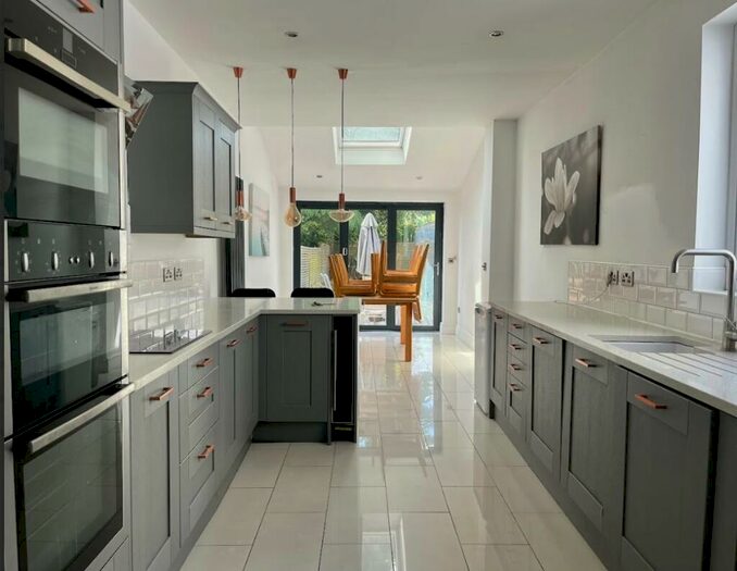 5 Bedroom Terraced House To Rent In Muller Road, Horfield, Bristol, BS7