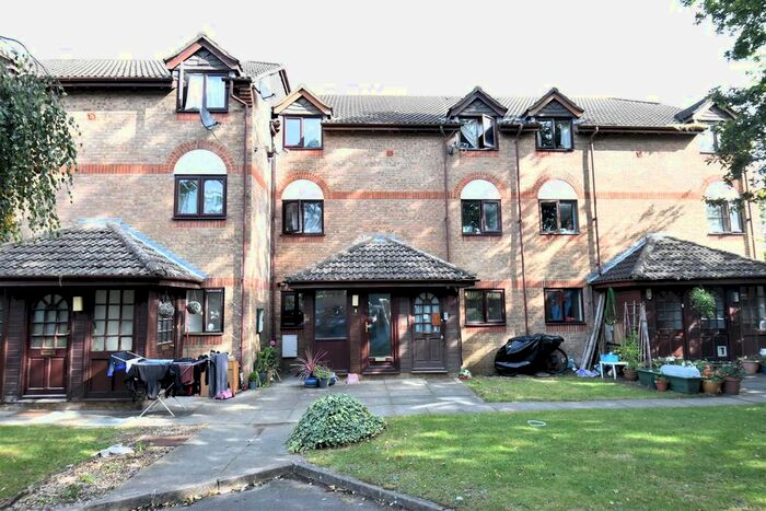 2 Bedroom Maisonette To Rent In Hawthorn Place, Erith, DA8