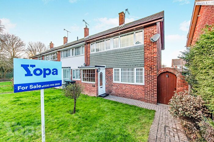 3 Bedroom End Terrace House For Sale In Kemsley Close, Gravesend, DA11