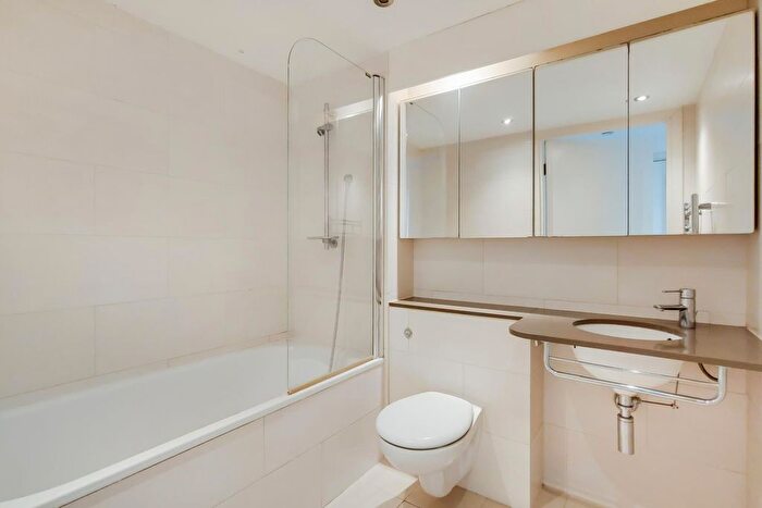 2 Bedroom Flat For Sale In The Oxygen, Royal Victoria Dock, E16