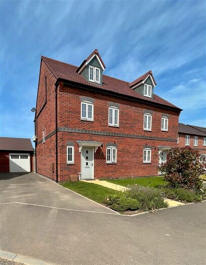 3 Bedroom House To Rent In Meadow Way, Tamworth, B79