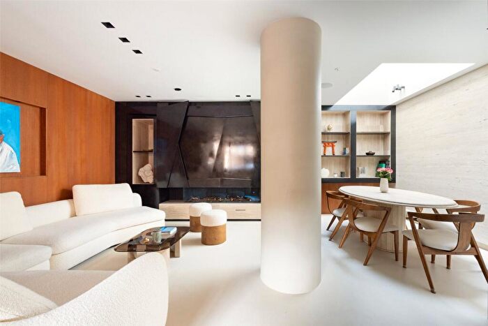 4 Bedroom Terraced House To Rent In Old Yard, London, NW10