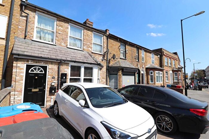 1 Bedroom Flat To Rent In Castle Street, High Wycombe, HP13