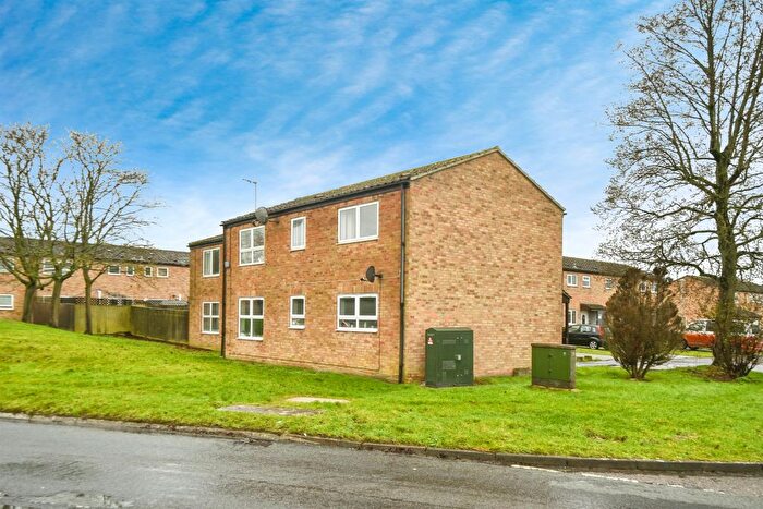 3 Bedroom Maisonette For Sale In Edencroft, Highworth, Swindon, SN6
