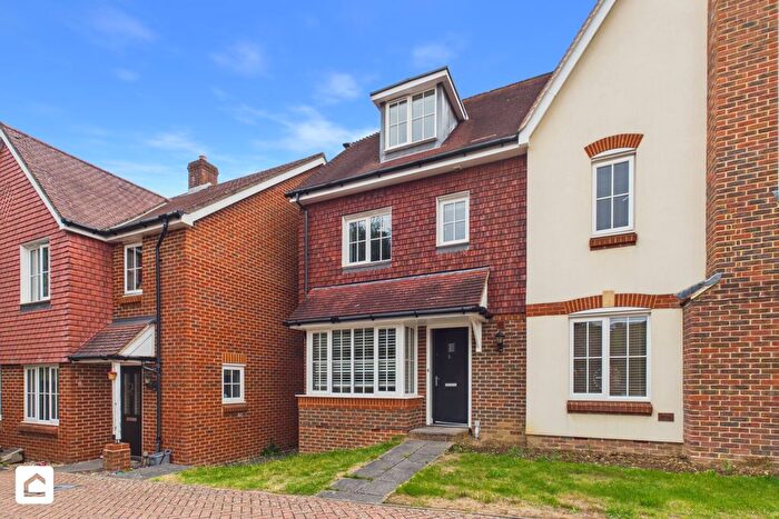 4 Bedroom Semi-Detached House To Rent In Old Common Way, Uckfield, TN22
