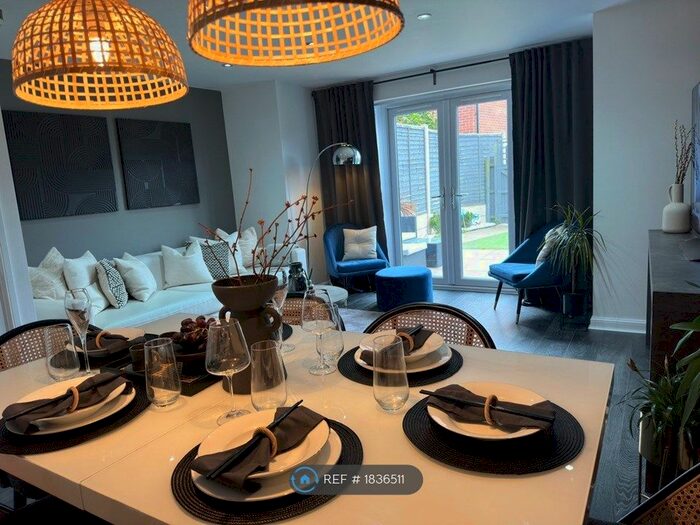 3 Bedroom Semi-Detached House To Rent In Messenger Road, Smethwick, B66