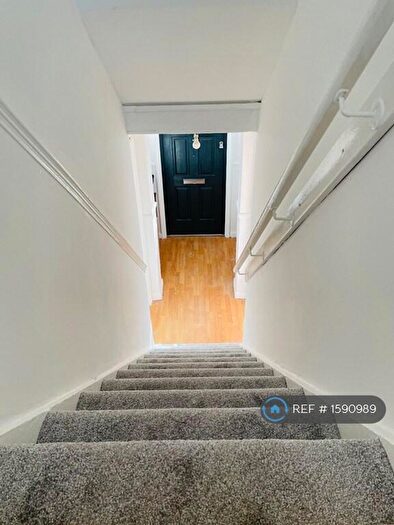 5 Bedroom Terraced House To Rent In Hood Avenue, London, N14