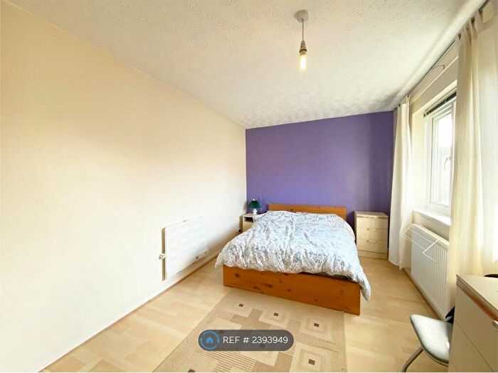 1 Bedroom Maisonette To Rent In Sunbury Grove, Huddersfield, HD5
