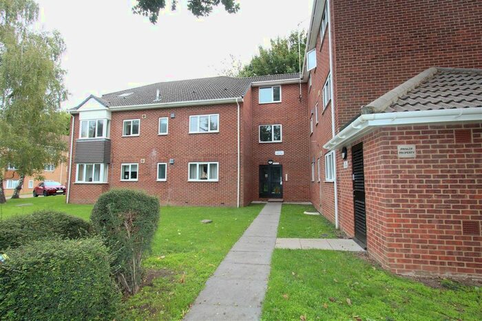 2 Bedroom Flat To Rent In Findlay Close, Rainham, Gillingham, ME8