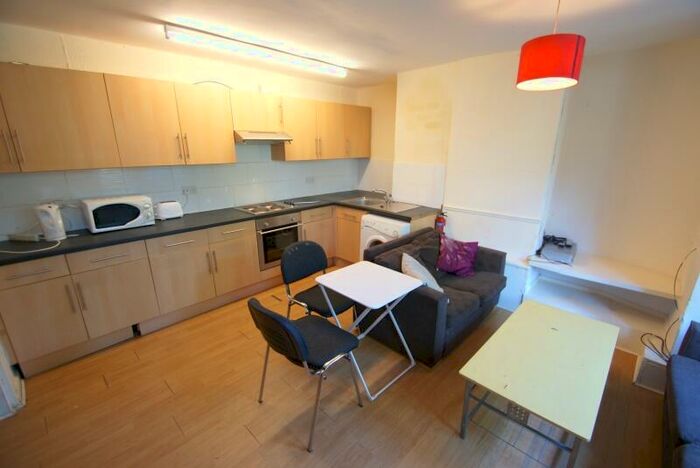 4 Bedroom Terraced House To Rent In Brudenell Road, Hyde Park, Leeds, LS6