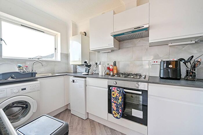 2 Bedroom Flat To Rent In Chaseley Drive, Chiswick, London, W4
