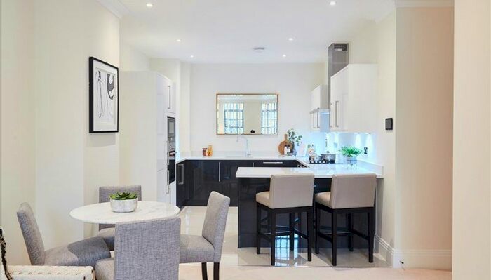 2 Bedroom Flat To Rent In Palace Wharf, Hammersmith, London, W6