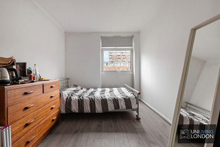 4 Bedroom Maisonette To Rent In Glaucus Street, Bow, E3
