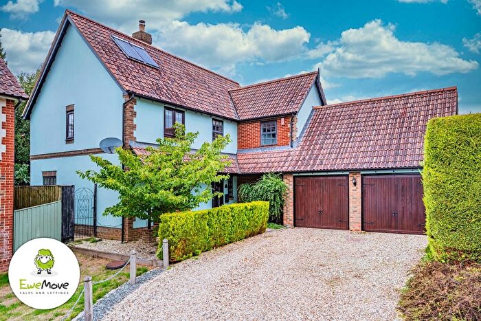 4 Bedroom Detached House For Sale In Lyall Close, Blunsdon, Swindon, SN25