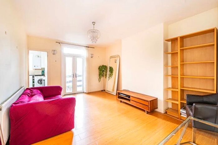 2 Bedroom Flat To Rent In Caledonian Road, London, N7