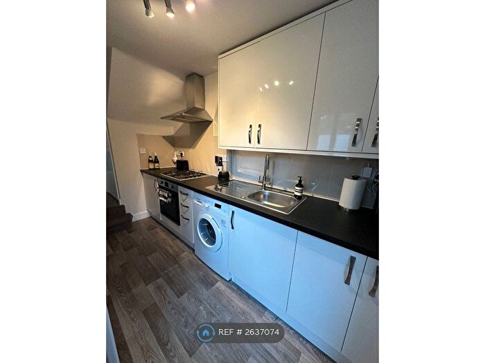 1 Bedroom Flat To Rent In South Lambeth Road, London, SW8