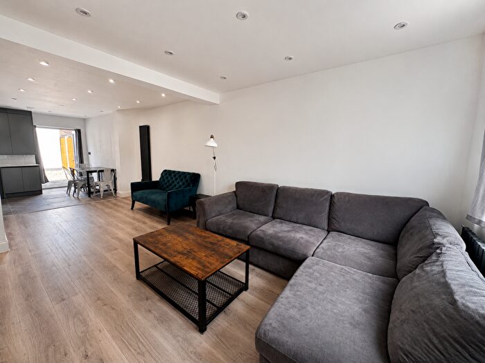 3 Bedroom Terraced House To Rent In Barnsbury Crescent, Surrey, KT5